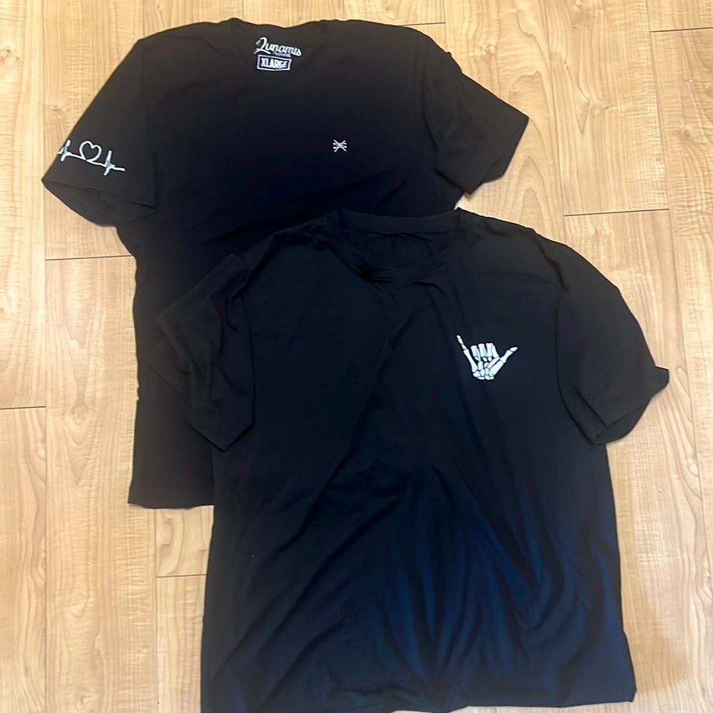 (2) Men’s XL Style Tshirts